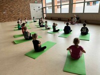 Yoga in den 1. und 2. Klassen